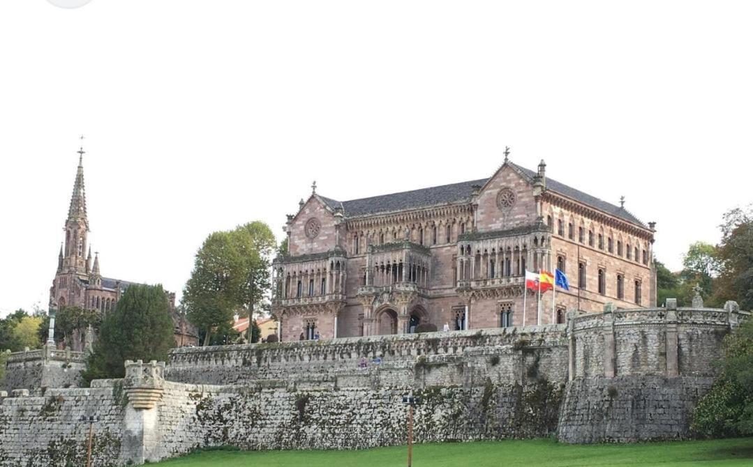 La Aldea 3 , Centro De Comillas Luaran gambar