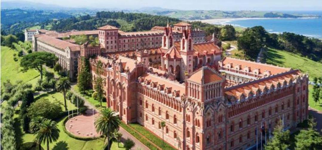 La Aldea 3 , Centro De Comillas Luaran gambar
