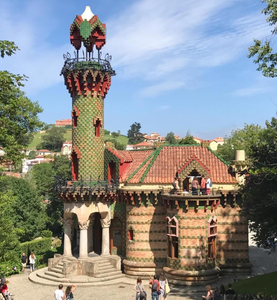 La Aldea 3 , Centro De Comillas Luaran gambar