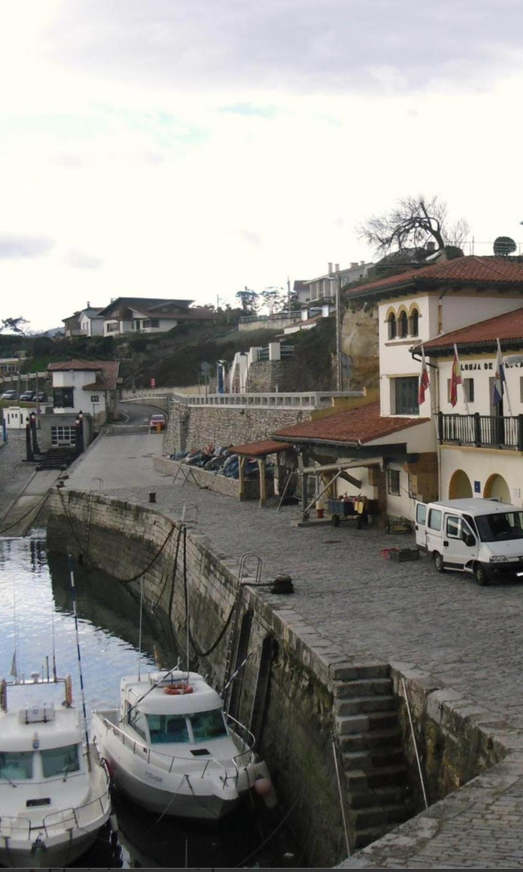 La Aldea 3 , Centro De Comillas Luaran gambar